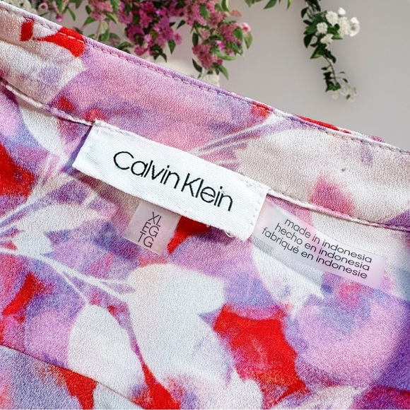 Calvin Klein Women’s ‘Roll Sleeve Printed Everyday Blouse’ in Purple Floral - Picture 2 of 11